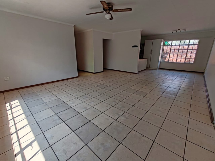 3 Bedroom Property for Sale in Kannoniers Park North West